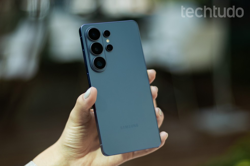 4 celulares 'monstruosos' que deixam qualquer outro no chinelo