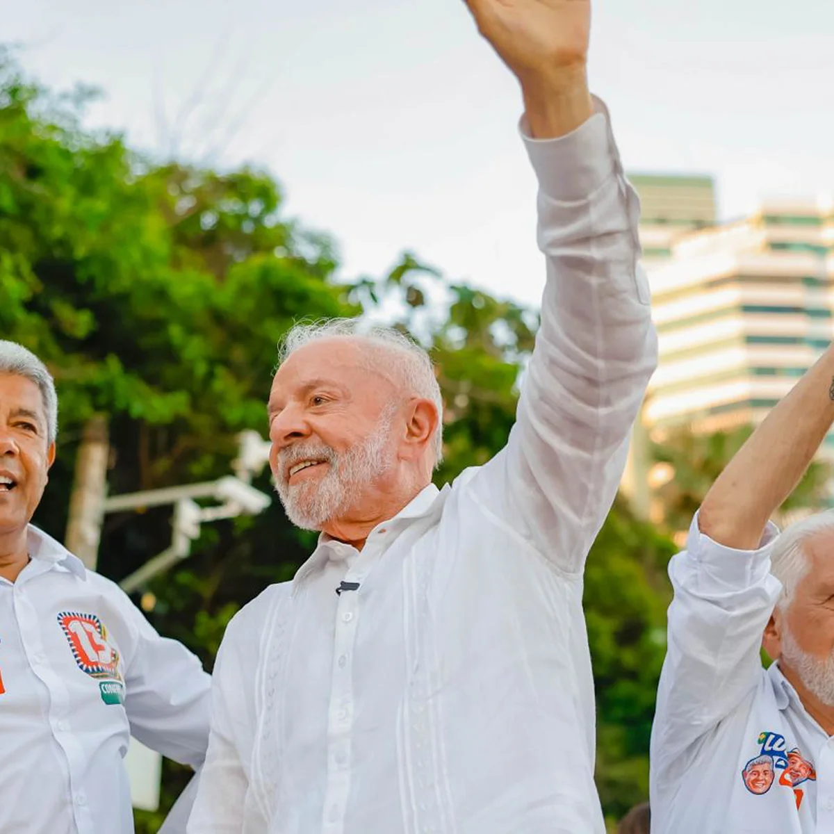 Na Bahia, Lula chama ACM Neto de jóquei de cabrito e Flávio de mequetrefe