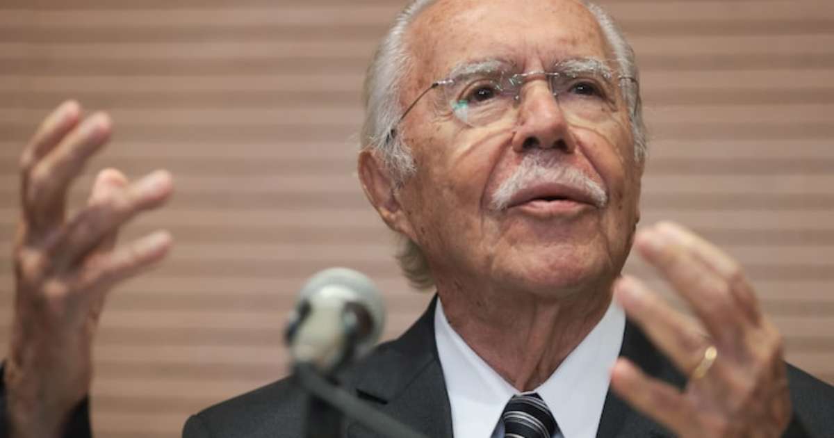 José Sarney recebe alta após internação por pneumonia