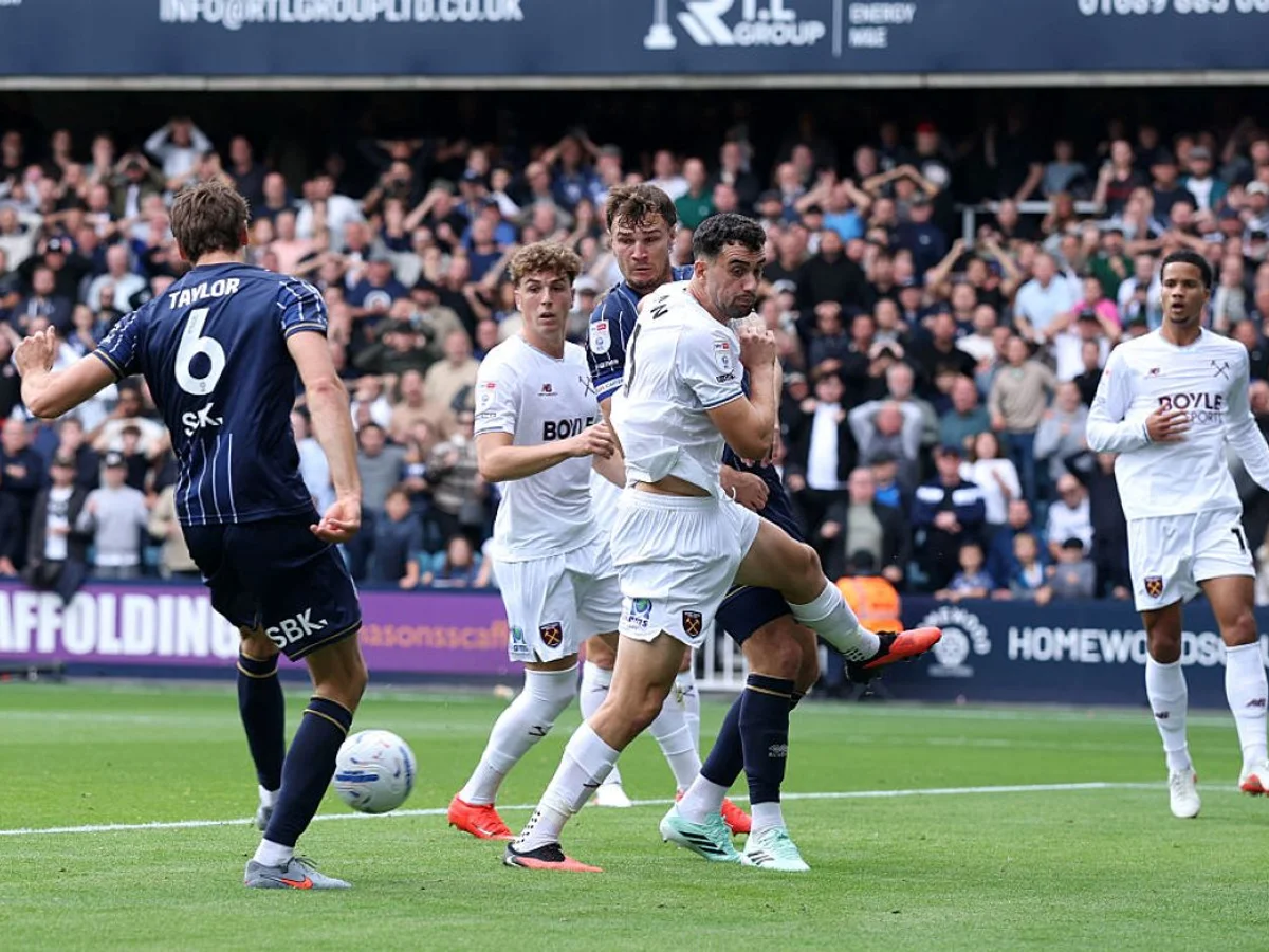 Em 100º clássico, Milwall e West Ham empatam em 2 x 2, no The Den