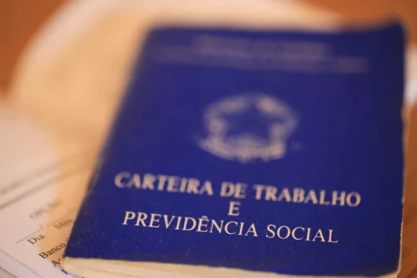 DF começa semana com 1,2 mil vagas de emprego e salários de até R$ 3,5 mil