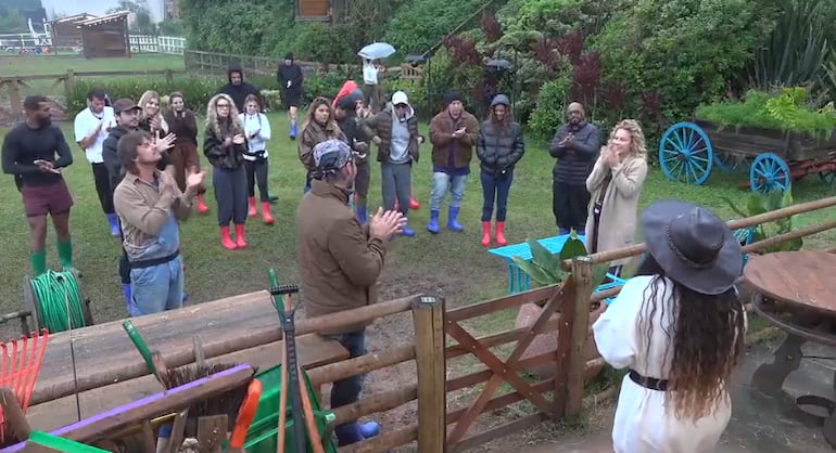 Atacante! Serginho Hondjakoff chaveca Stephanie Gomes e Tina Calamba: ‘Muito atraente, sensual’