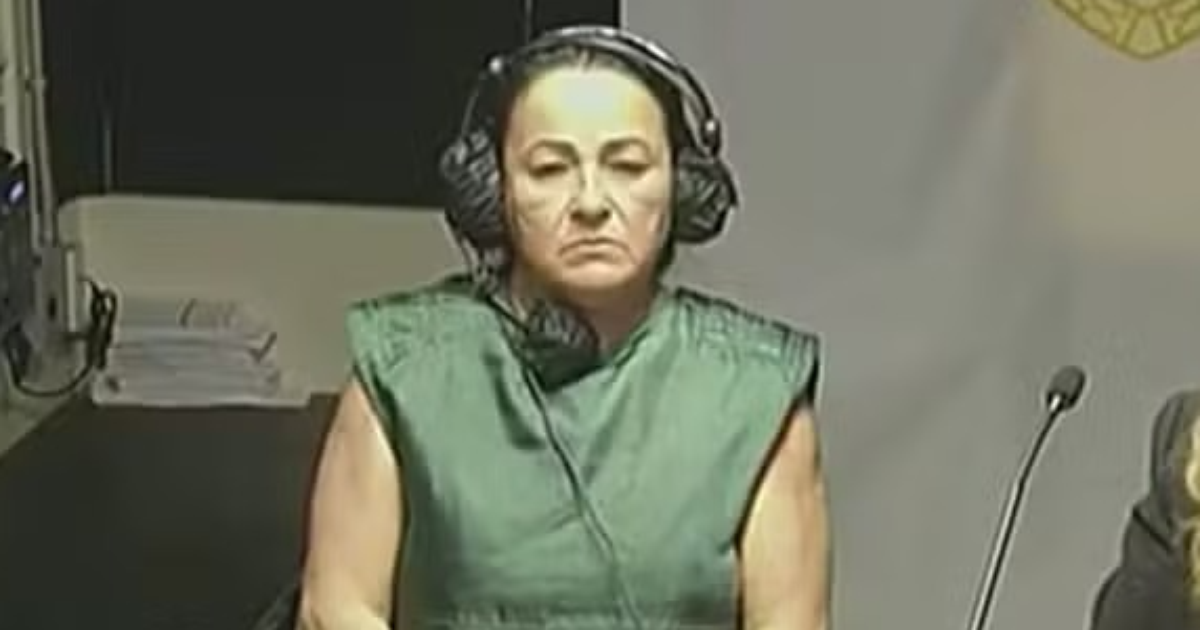 Mulher é presa por jogar fezes em vizinha e acusá-la de traição