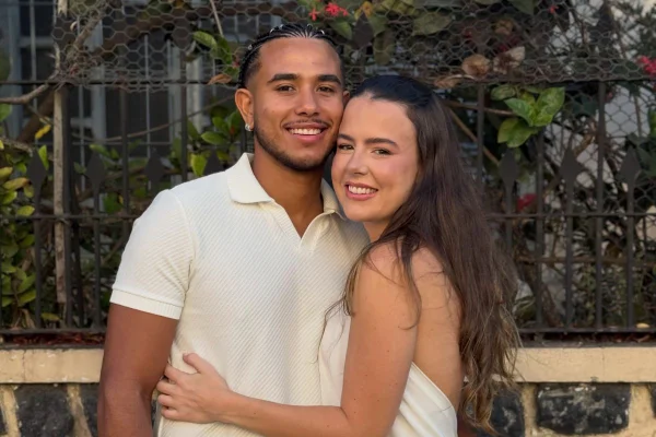 Noiva lê diário escrito com 15 anos e emociona web: "Beijo tão sonhado”