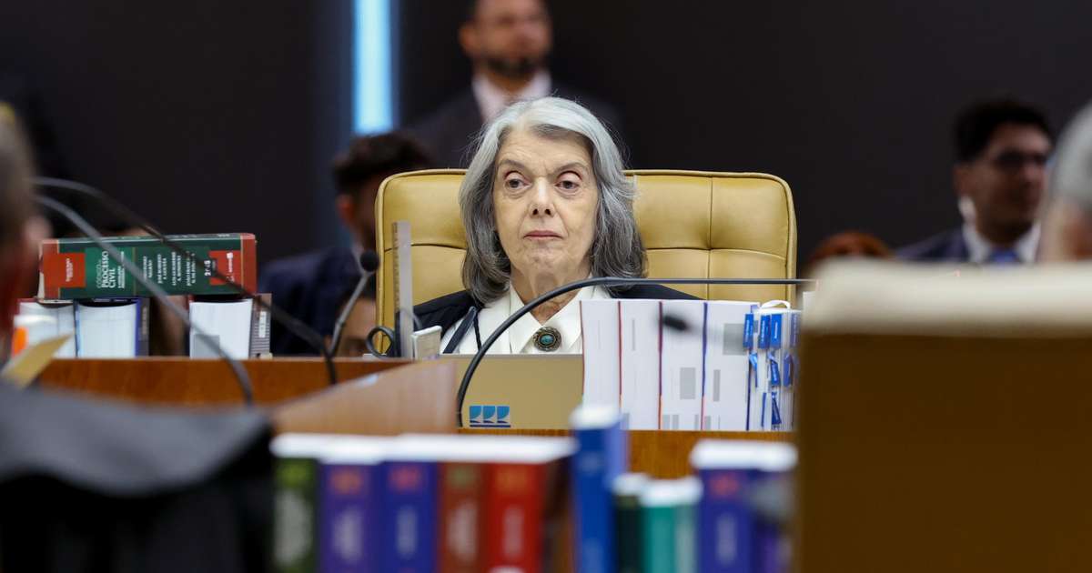 Após 5h em silêncio, Carmen Lúcia diz que está envergonhada com a crise no STF