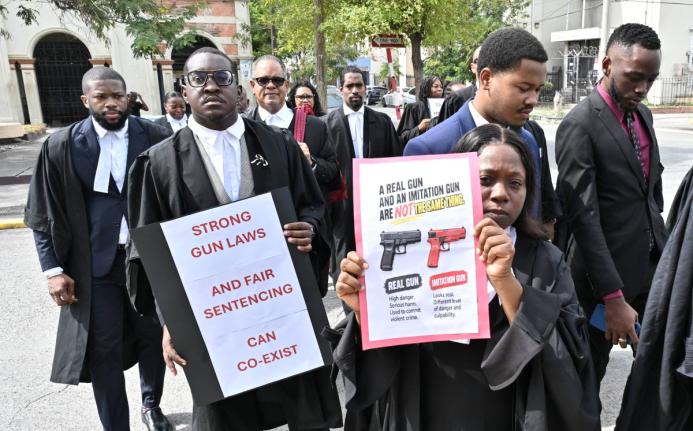 Defence lawyers across Jamaica are withdrawing their services from the country’s criminal courts beginning Monday, escalating their dispute with the Government over mandatory minimum sentences under the Firearms Act.