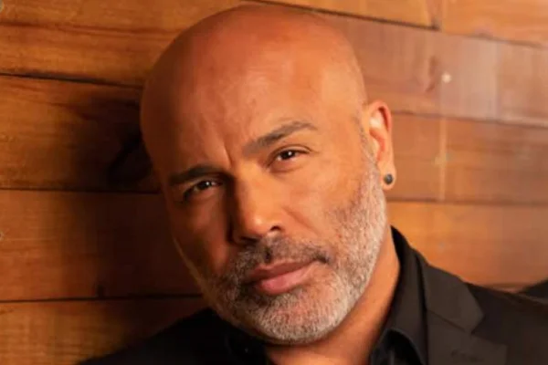 Corpos de Rick e outras 4 vítimas de queda de helicóptero são retirados