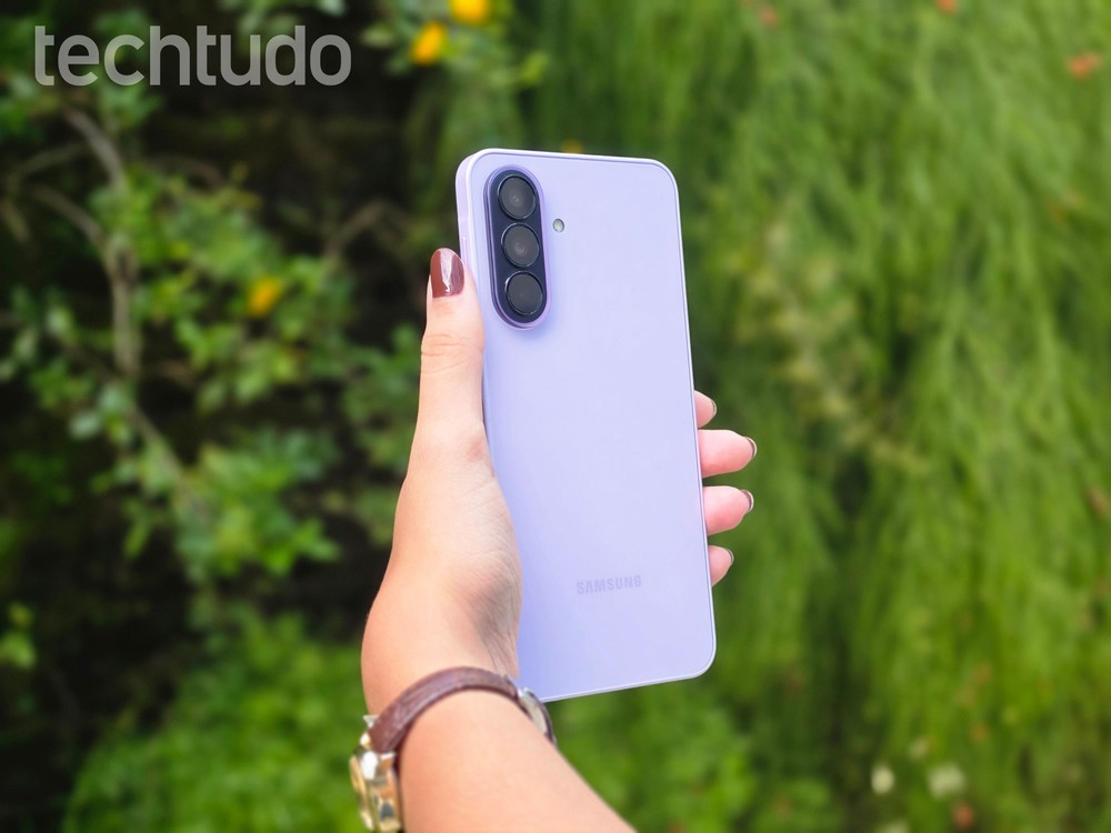 Galaxy A37 combina tela de 120 Hz com suporte de software prolongado, garantindo uma experiência atualizada por anos — Foto: Julia Rabaça/TechTudo