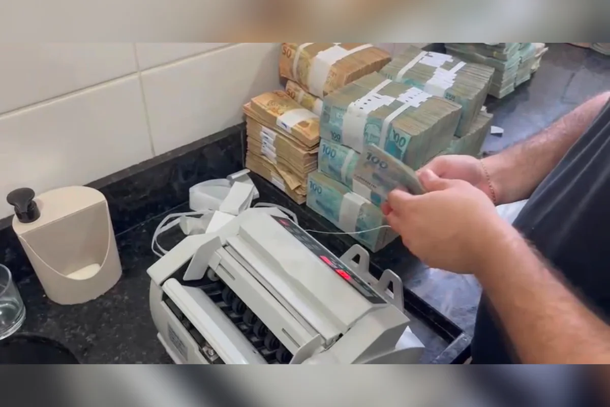 Malas com R$ 1 milhão: entenda operação da PF que afastou 12 servidores