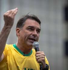 O candidato Flávio Bolsonaro durante ato de 7 de Setembro no domingo Foto: Taba Benedicto/ Estadão / Estadão