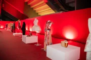 Exposição permite ver de perto as peças desfiladas no Metrópoles Catwalk