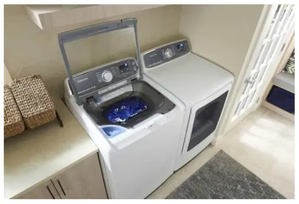 Máquina de lavar roupa: frontal x abertura superior — Foto: Samsung/Divulgação