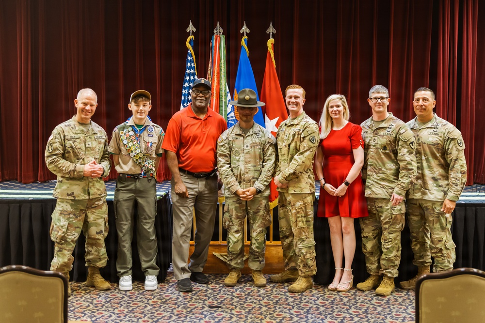 Imagem relacionada à notícia: Mais de um milhão de dólares salvos: Fort Rucker honra os melhores voluntários