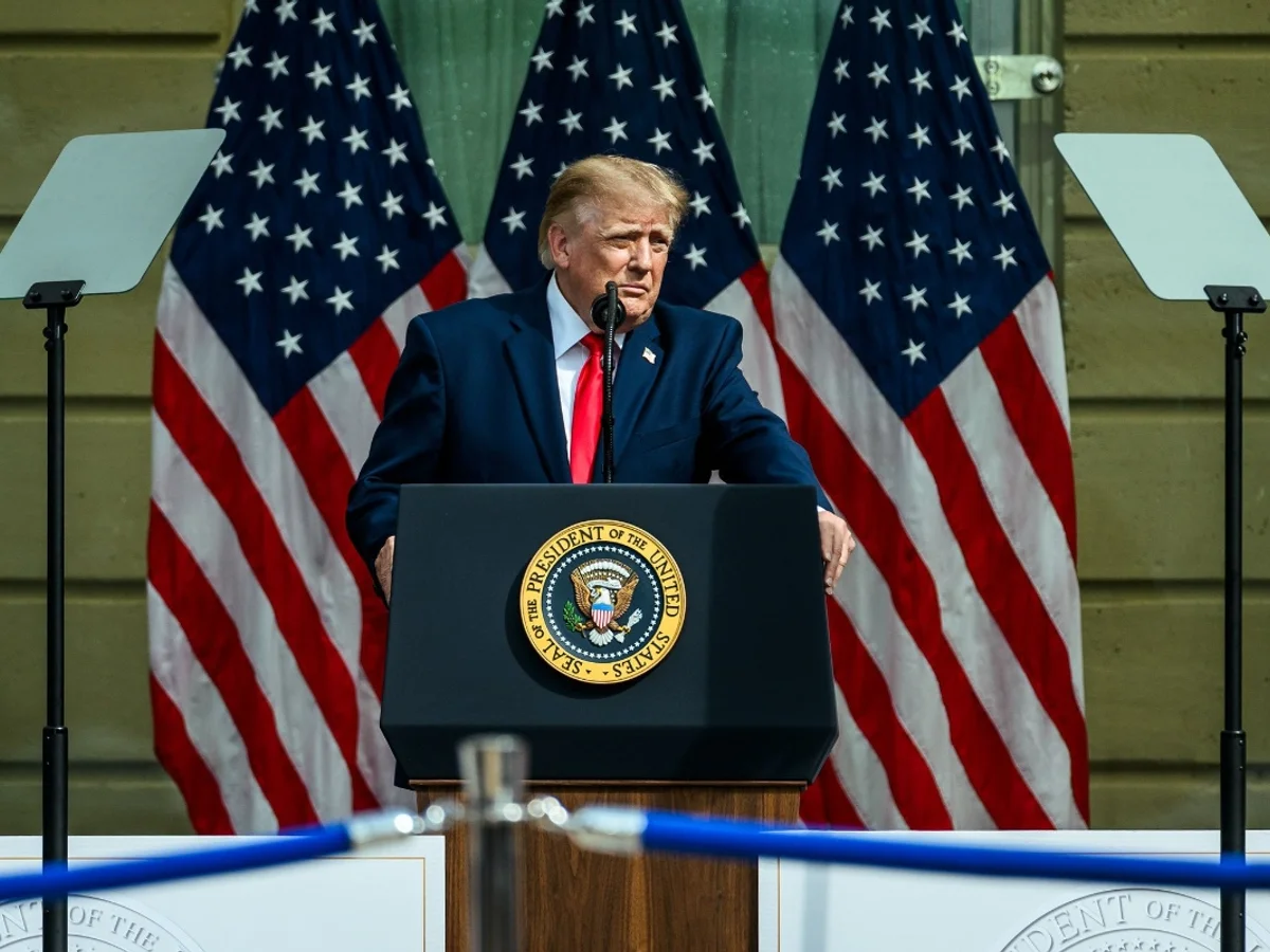 Trump volta a barrar jornalistas na Casa Branca mesmo após decisão judicial