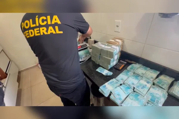 Mala e caixa: a 20 dias das eleições, PF apreende R$ 5,2 milhões em espécie