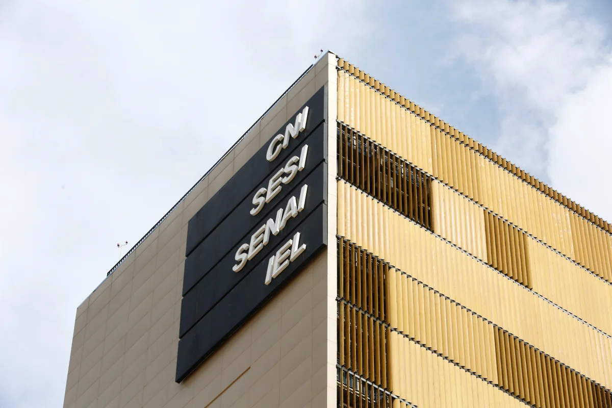 Prédio fachada CNI SESI SENAI IEL em Brasília DF Metrópoles