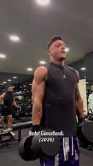 Ozil mostra transformação do corpo com musculação