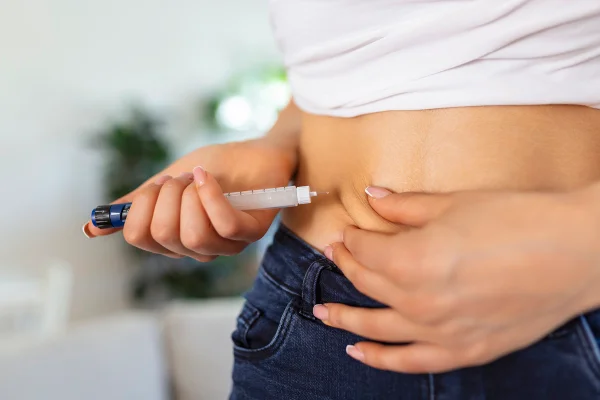 Usa caneta emagrecedora? Nutrólogo revela o que não pode faltar na dieta