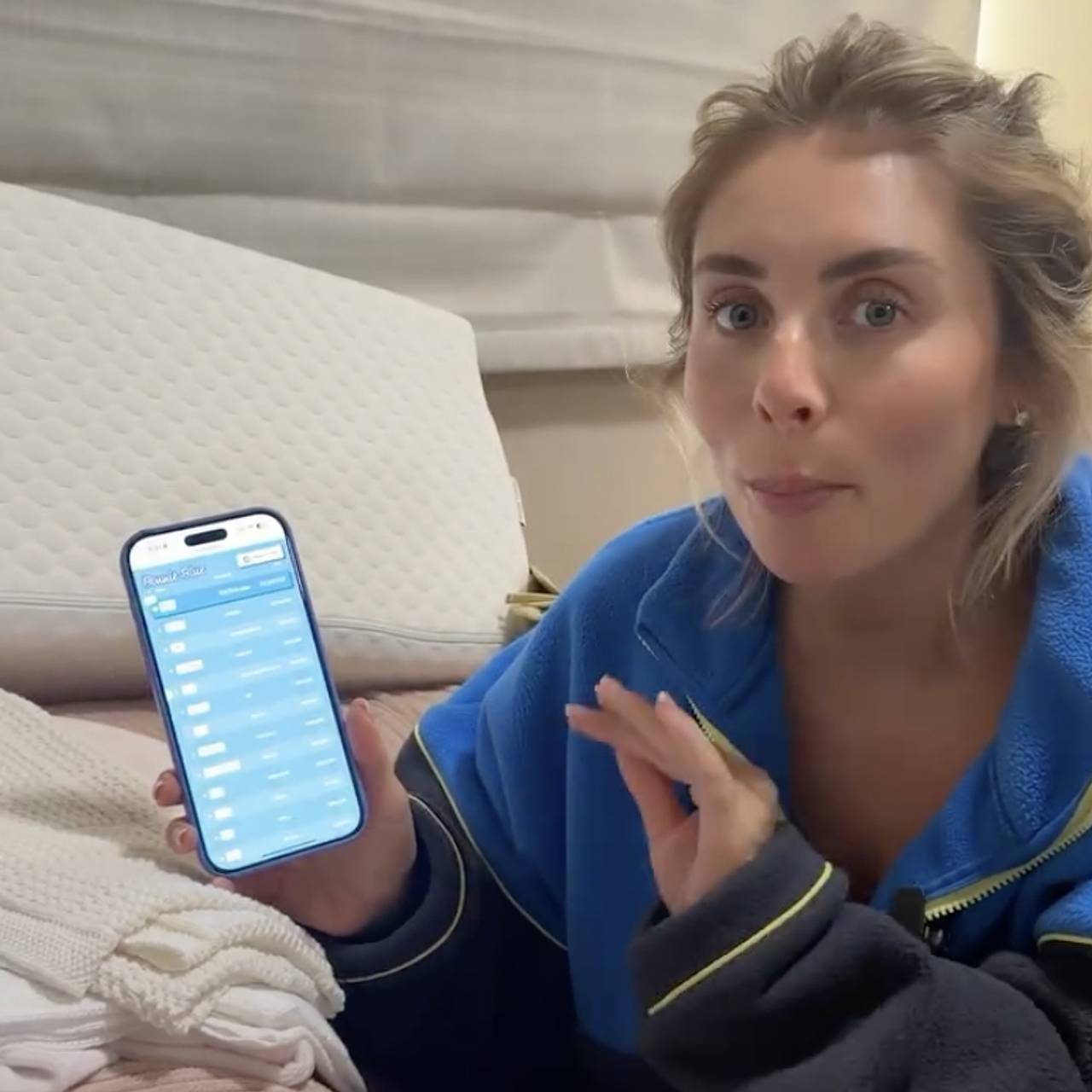 Uma modelo pornô permitiu que um estranho batizasse sua filha por 135 milhões de rublos.