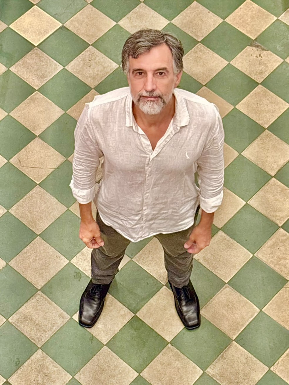 ‘Quem ama cuida’: novo personagem entra em cena para ajudar Otoniel com sua mediunidade