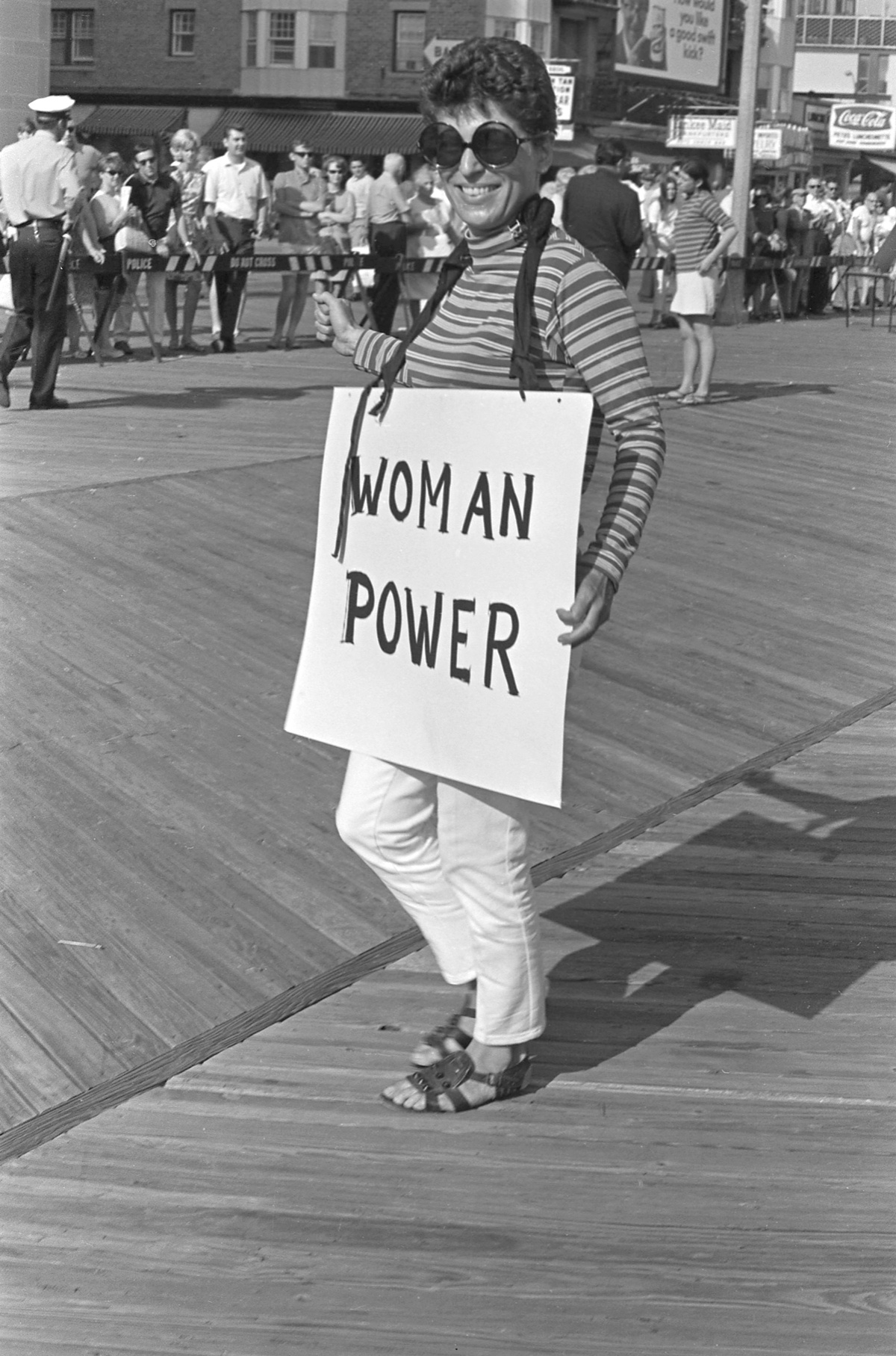 Sutiã é o novo top em uma moda que celebra a liberdade feminina