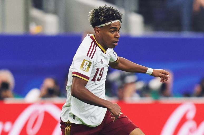 Yamal exalta Mbappé, mas reivindica Bola de Ouro: "Por tudo que ganhei"