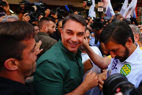 Nossa Senhora: para conter crise, Flávio diz respeitar todas as religiões