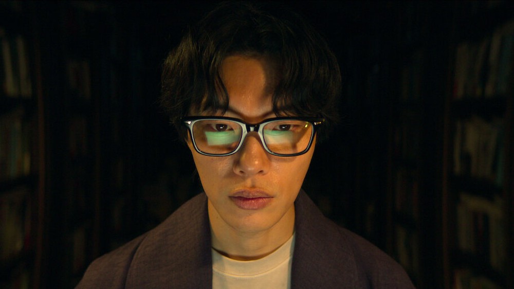 Ryu Jun-yeol tem sua identidade roubada no suspense O Rato — Foto: Reprodução/Netflix