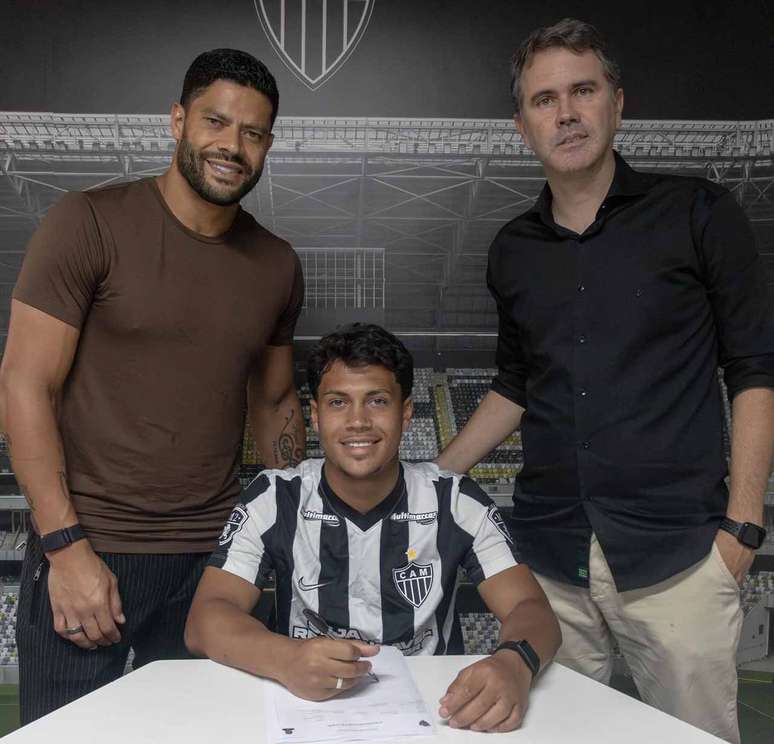 Filho de Hulk assina primeiro contrato profissional com Atlético