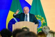 Imagem da matéria: Com 6x1 e passe livre, Lula aposta em medidas populares para 2º turno
