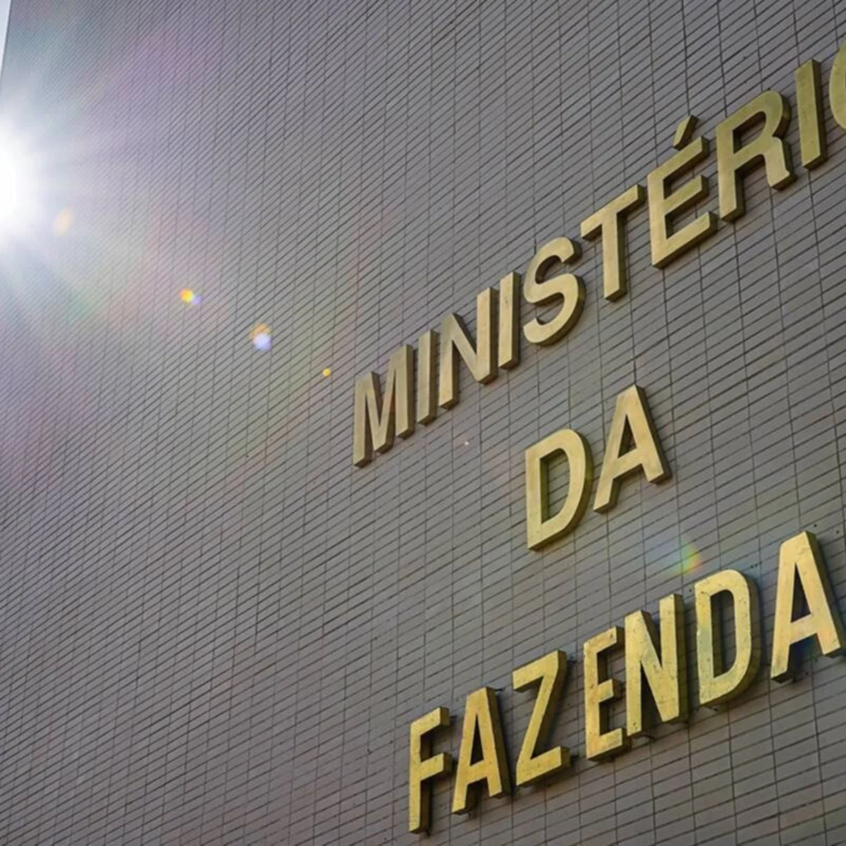 Governo vai remanejar R$ 20 bilhões em despesas para o Orçamento de 2027
