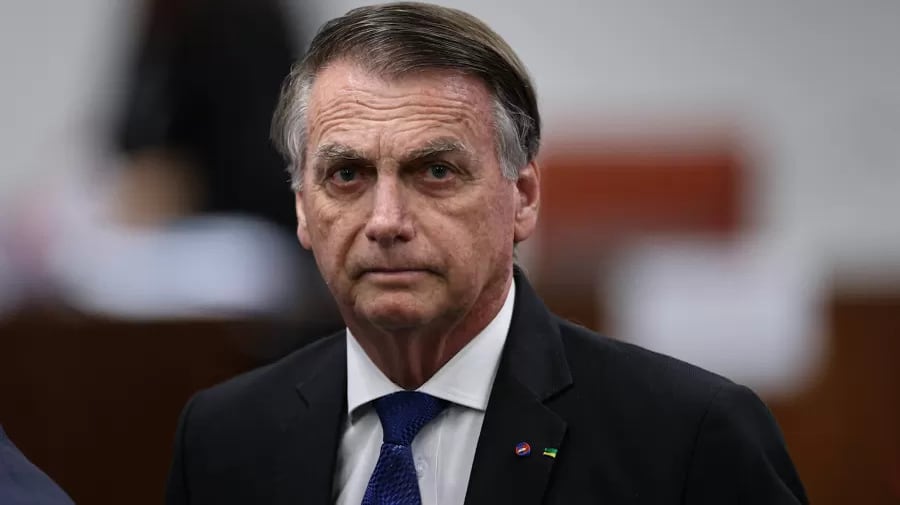 Moraes manda PGR se manifestar sobre retomada antecipada das visitas de Flávio a Jair Bolsonaro