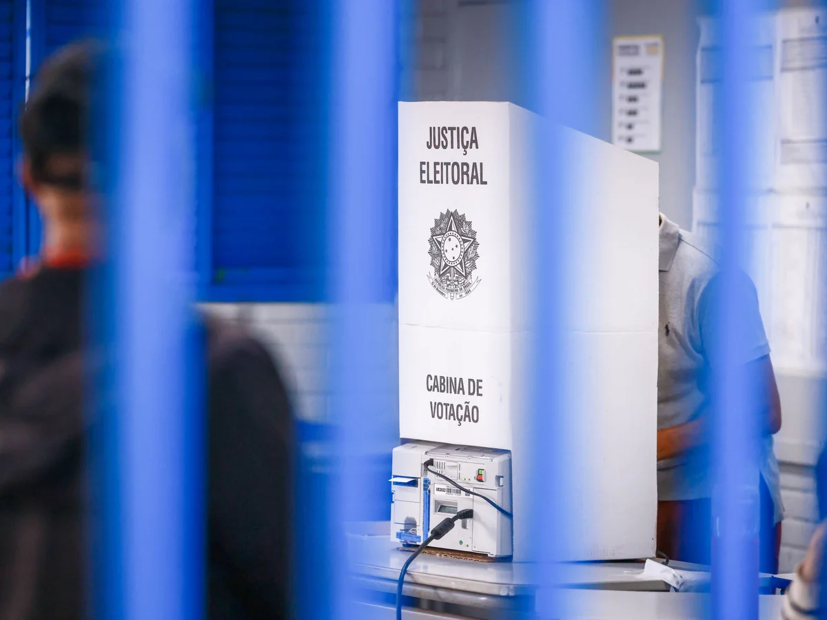 Mais da metade dos partidos não supera "nota de corte" e perde fundo e TV