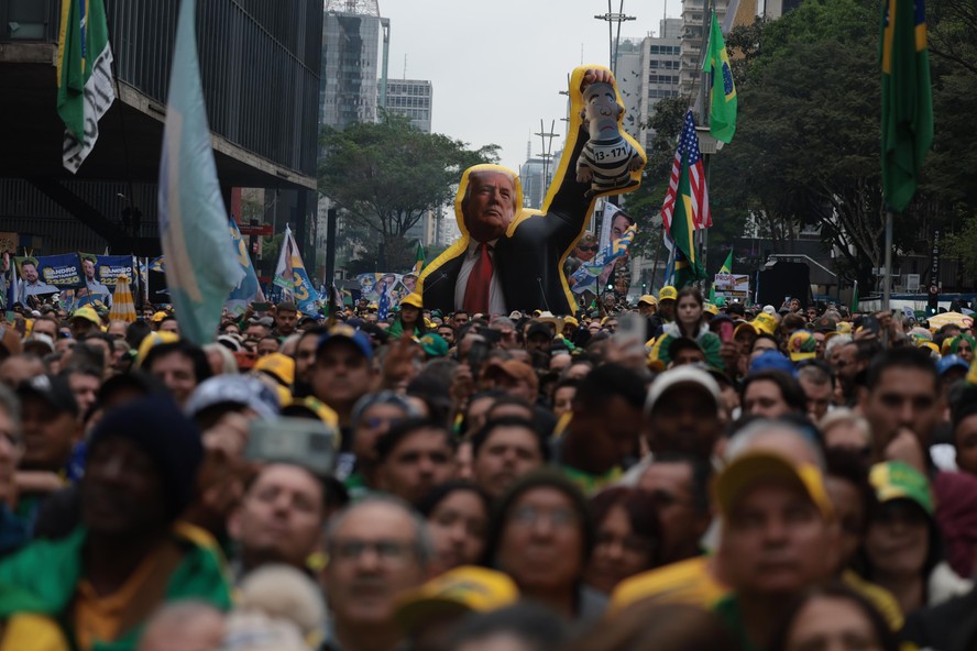 Eleição no Brasil é maior teste para a direita na América Latina, e governo ergue barreira contra interferência dos EUA, diz NYT