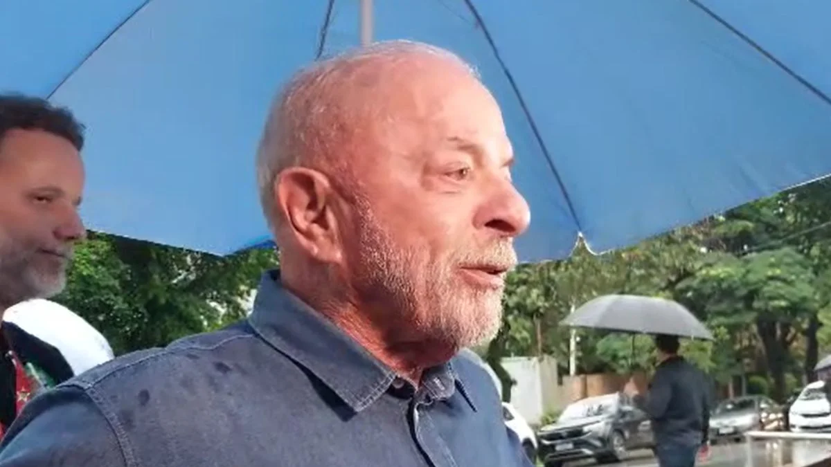 Lula cobra de Nunes Marques e Mendonça solução para eleitores sem ônibus