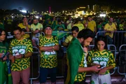 Grupo acompanha a apuração dos votos