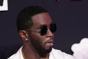 Diddy vive luxo na prisão com massagens e conteúdo sexual, dizem fontes