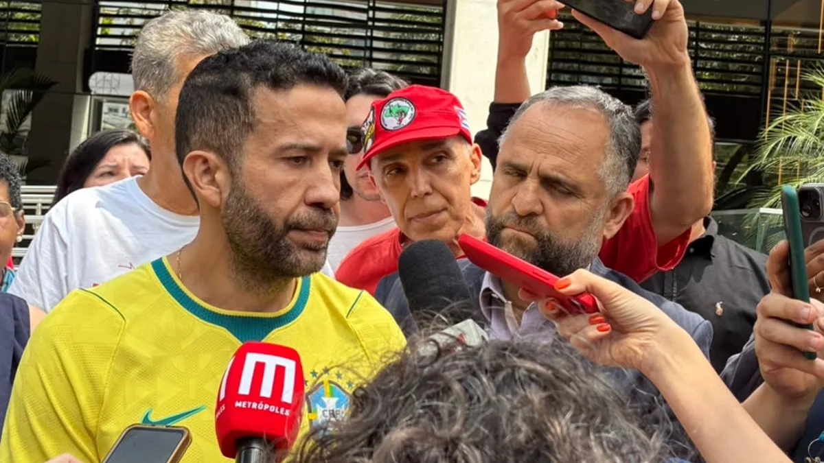 Janones recebe alta hospitalar em São Paulo: "Volto com força máxima"