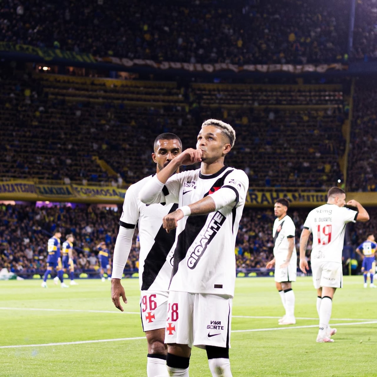 ‘Vasco cala a Bombonera’: vitória contra o Boca repercute na imprensa internacional