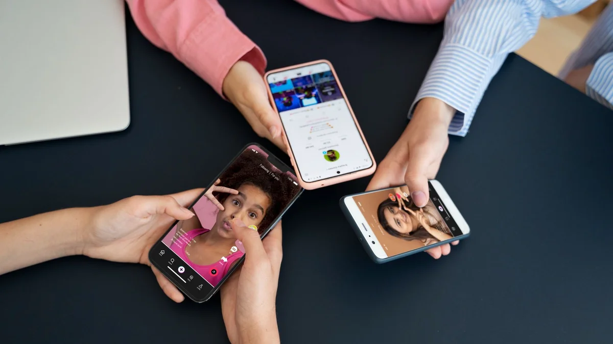 adolescentes usando tiktok