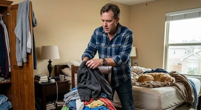 Los expertos en psicología coinciden: quienes acumulan su ropa en una silla pueden estar lidiando con el cansancio mental