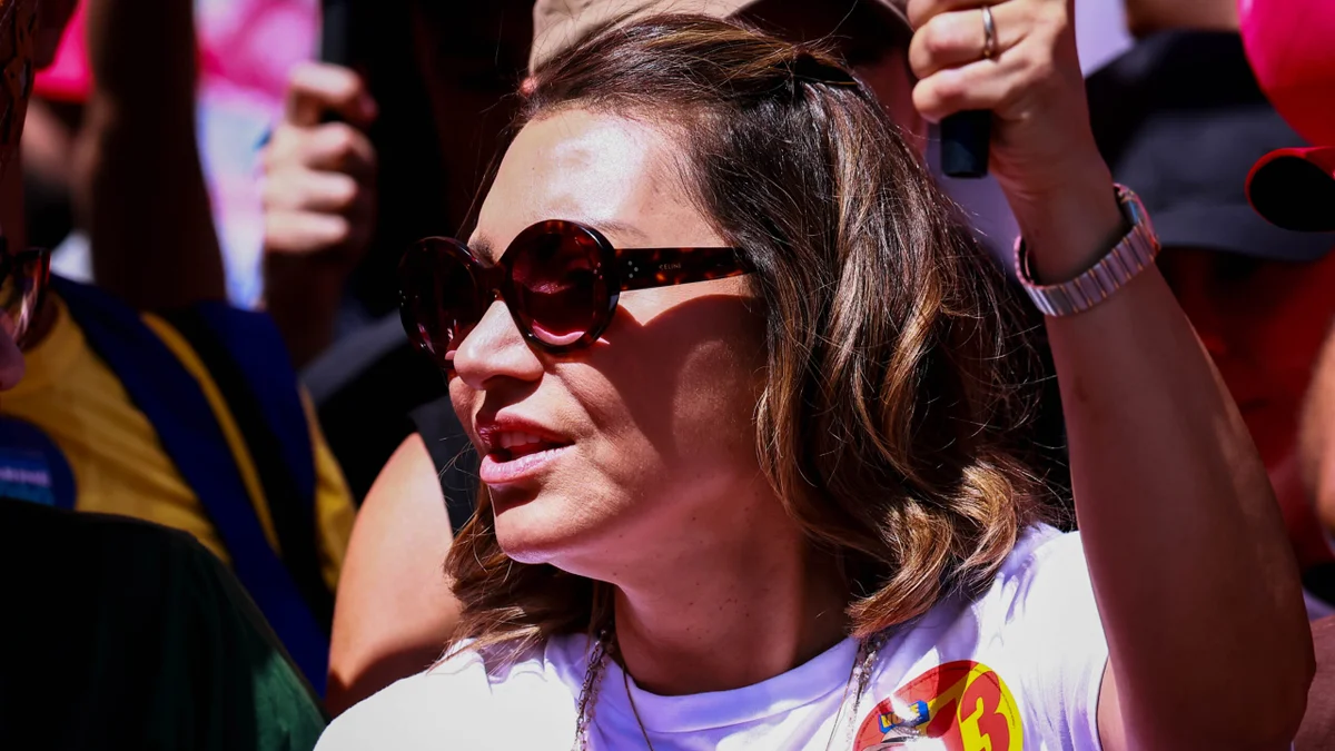 Janja critica Flávio nas redes e chama eleitores: “2º turno é um novo jogo”