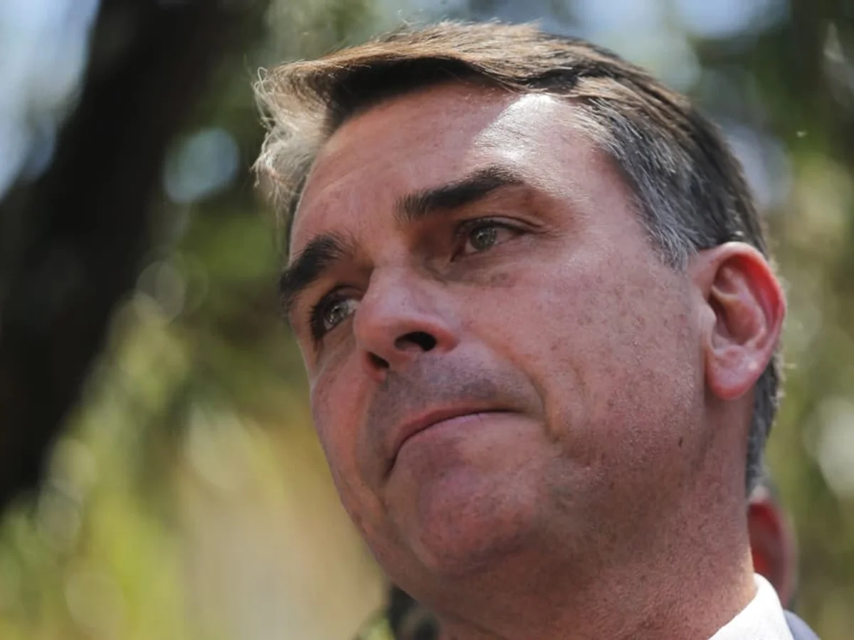Propaganda de Flávio Bolsonaro vai ao ar sem som na TV nesta 2ª feira
