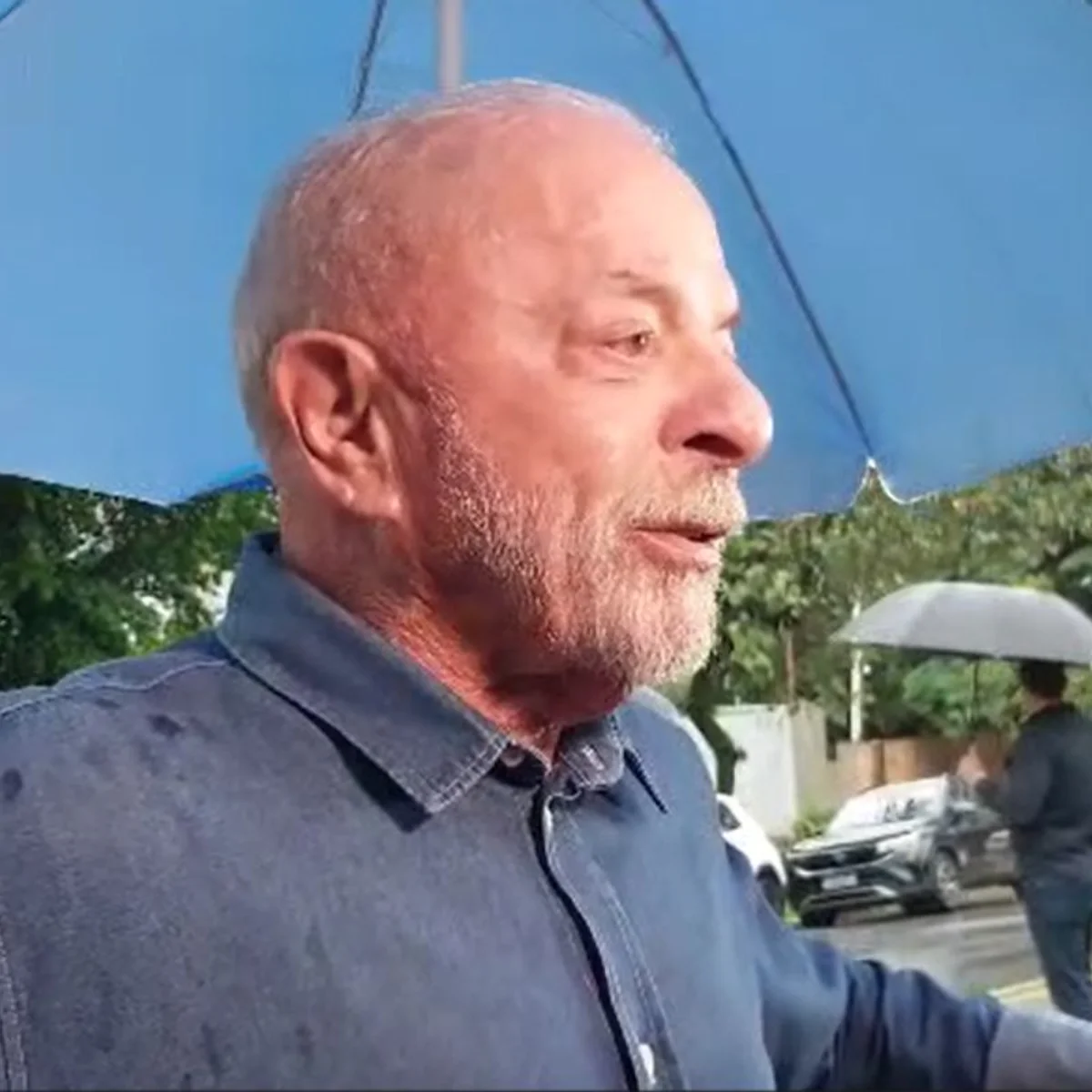 Lula cobra de Nunes Marques e Mendonça solução para eleitores sem ônibus