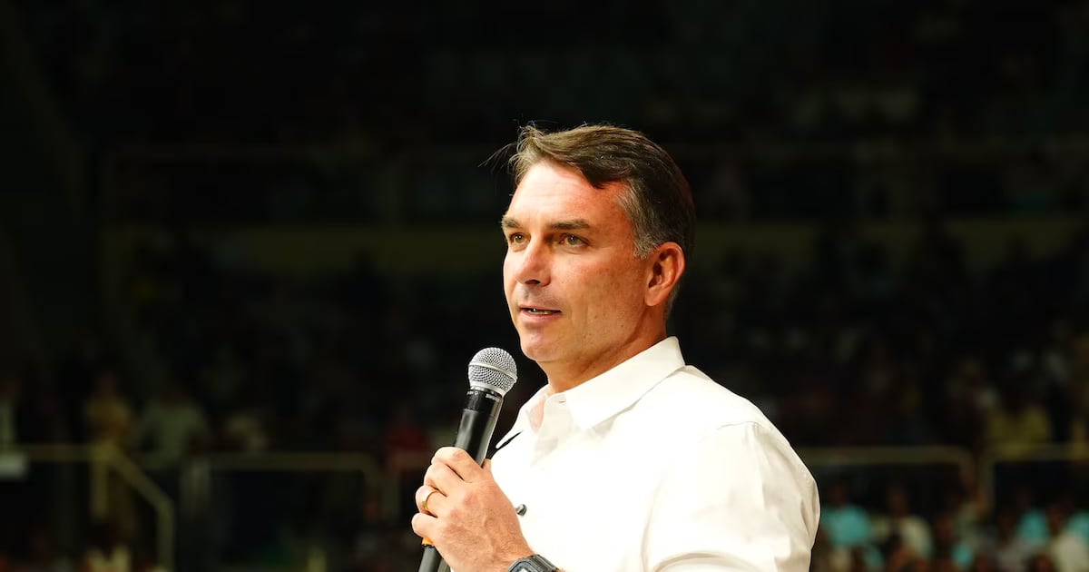 Flávio Bolsonaro não descarta cargo para o pai e diz que Eduardo não será chanceler