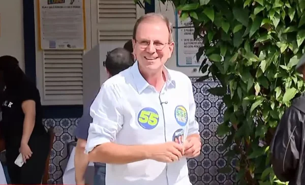 Eleições 2026: candidato pelo PSD, Eduardo Paes vota no Rio e prega mudança