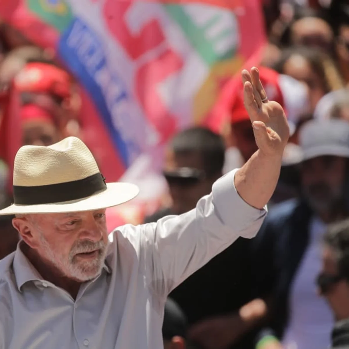 Com 6x1 e passe livre, Lula aposta em medidas populares para 2º turno