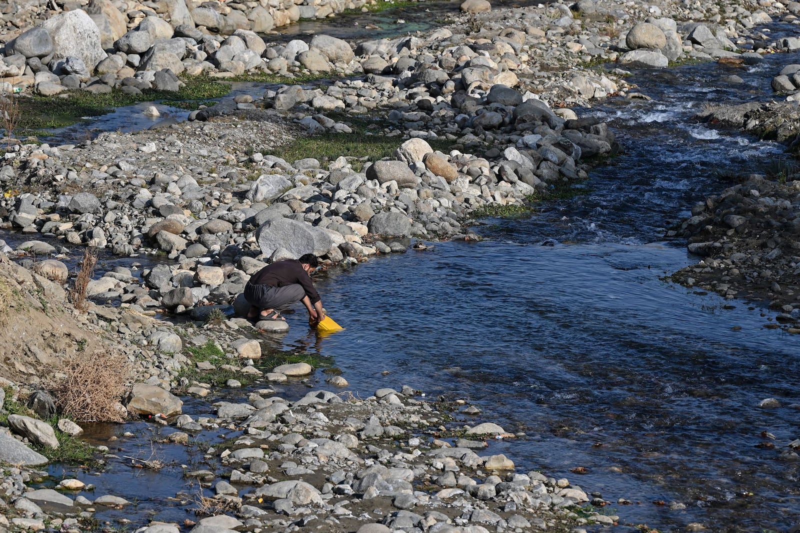 Planos para construir represas e dutos enfrentam desafios políticos e financeiros Wakil Kohsar/AFP/Getty Images via CNN Newsource