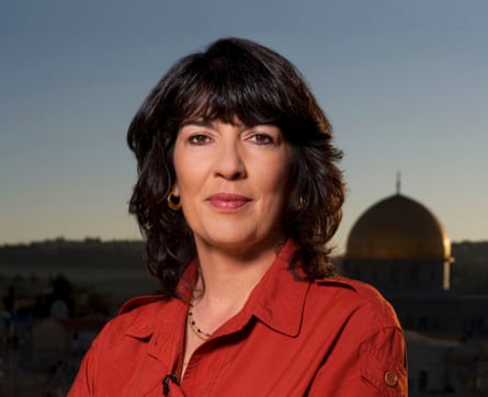 Christiane Amanpour poses in Jerusalem with the Dome of the Rock behind her