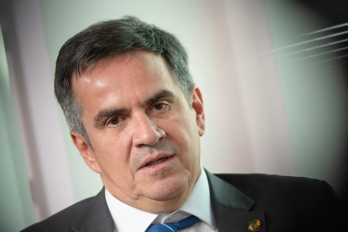 Senador Ciro Nogueira é entrevistado no estúdio do portal Metrópoles